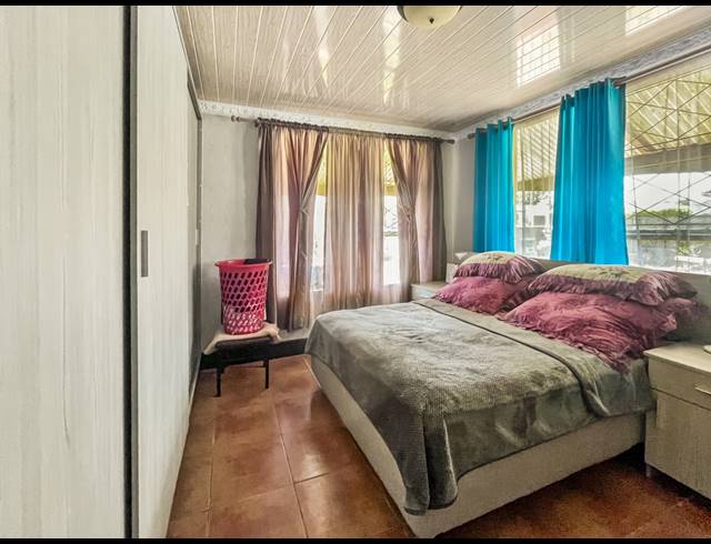 3 BEDROOM FREEHOLD FOR SALE IN WILLOW PARK